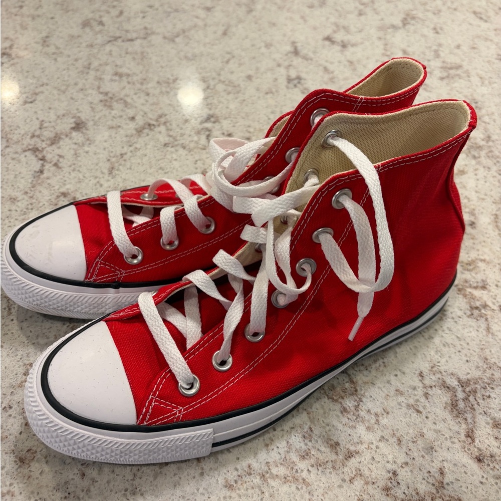 Converse chuck Taylor high tops/ perfect!!